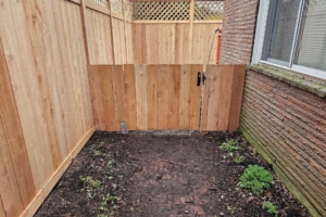 Woodridge Bellevue Fence - Diagonal Lattice Top